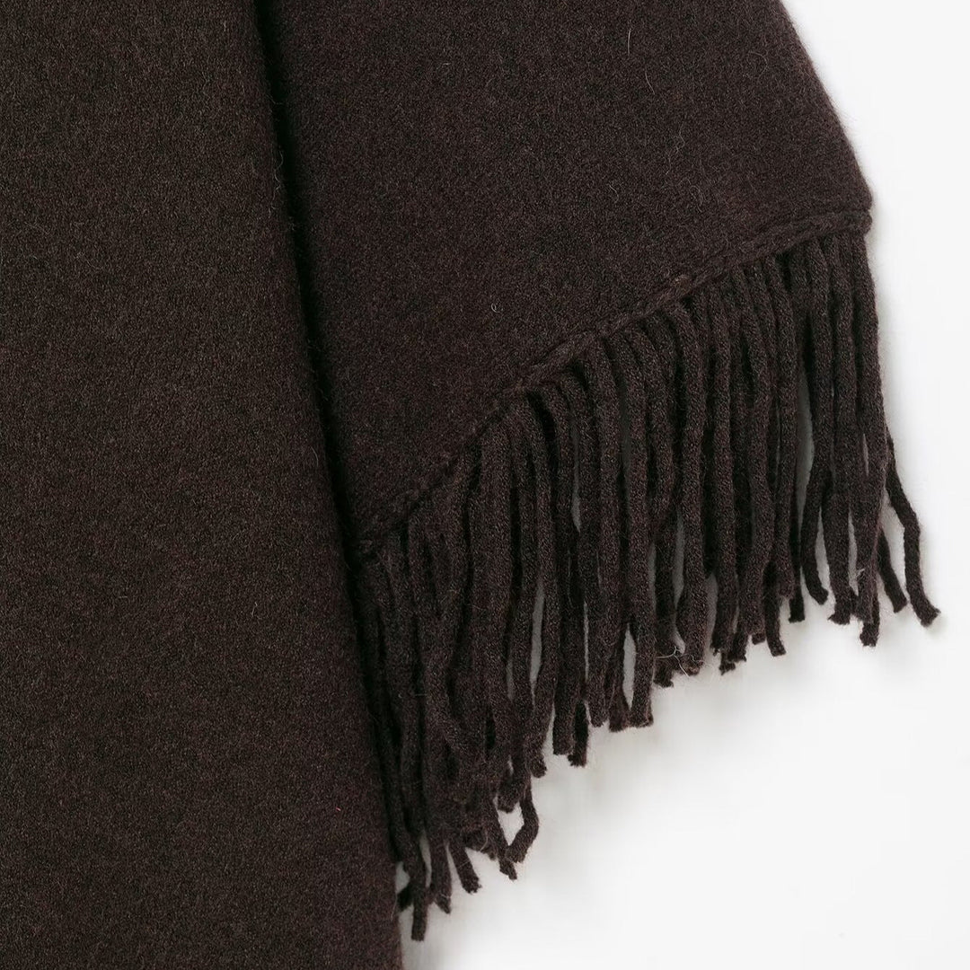 Dam Fringe Poncho Tillverkad av Mjuk Ull Blend med V-Neck
