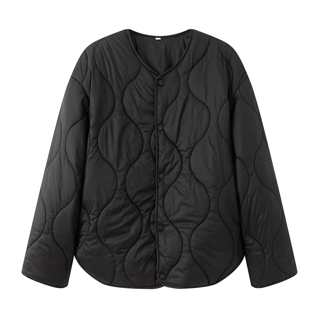Dam quiltad övergångsjacka med round neckline, tryckknäppning, och curved fåll