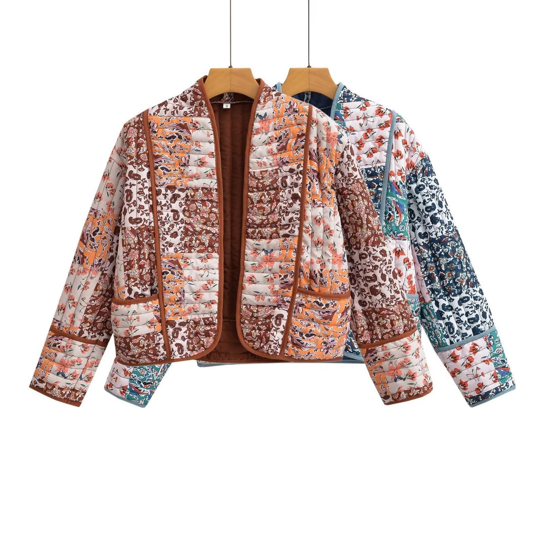 Dam Quiltad Patchwork Quiltad Jacka med Blommig Tryck, Open Kimono Silhuett och Patch Fickor