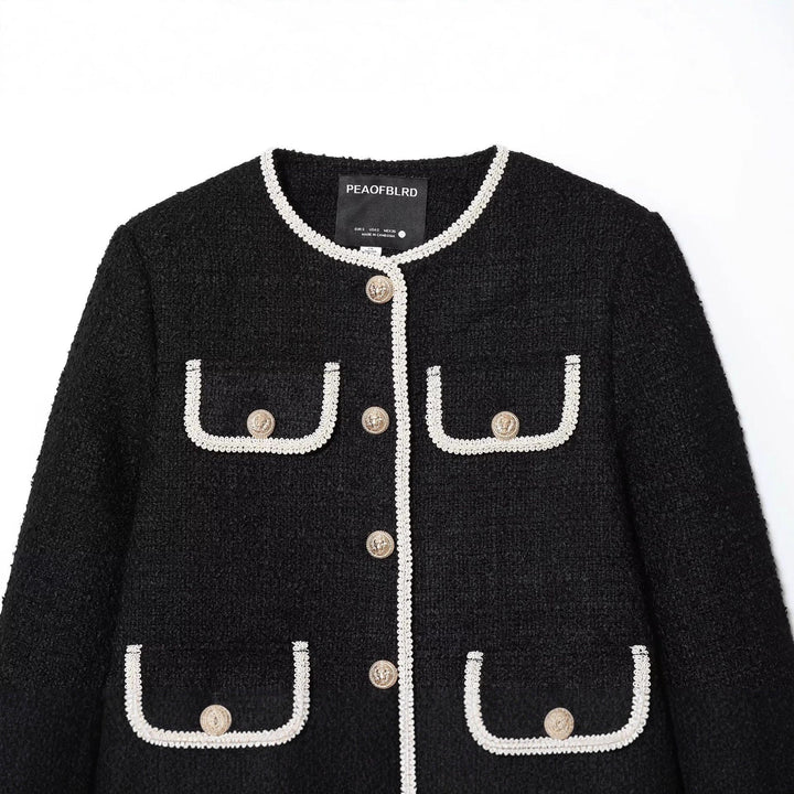 Dam klassisk Boucle jacka med kontrasterande piping och decorative knappar