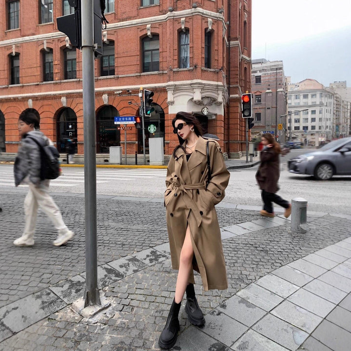 Dam modern Boxy trenchcoat med Distinctive Shoulder Feature och midjebälte