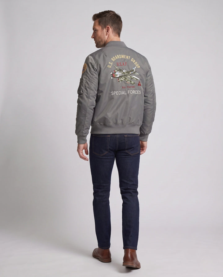Herr quiltad flight bomberjacka med patch applikationer och värmande padding