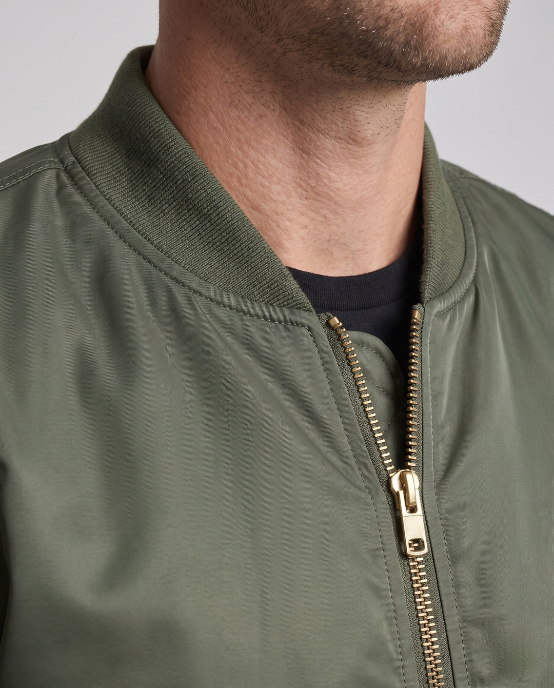 Herr vindtät nylon bomber med contrasting värmande foder och ärm organizer