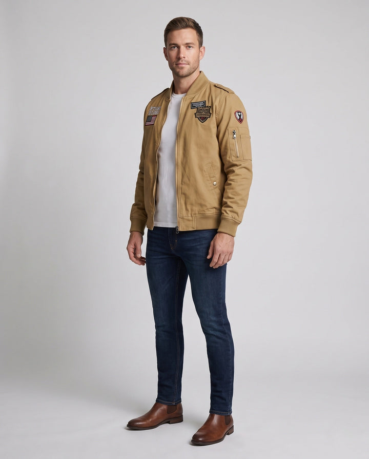 Herr pilot bomberjacka i canvas funktion stil med badge, ärm ficka, och ribbade muddar