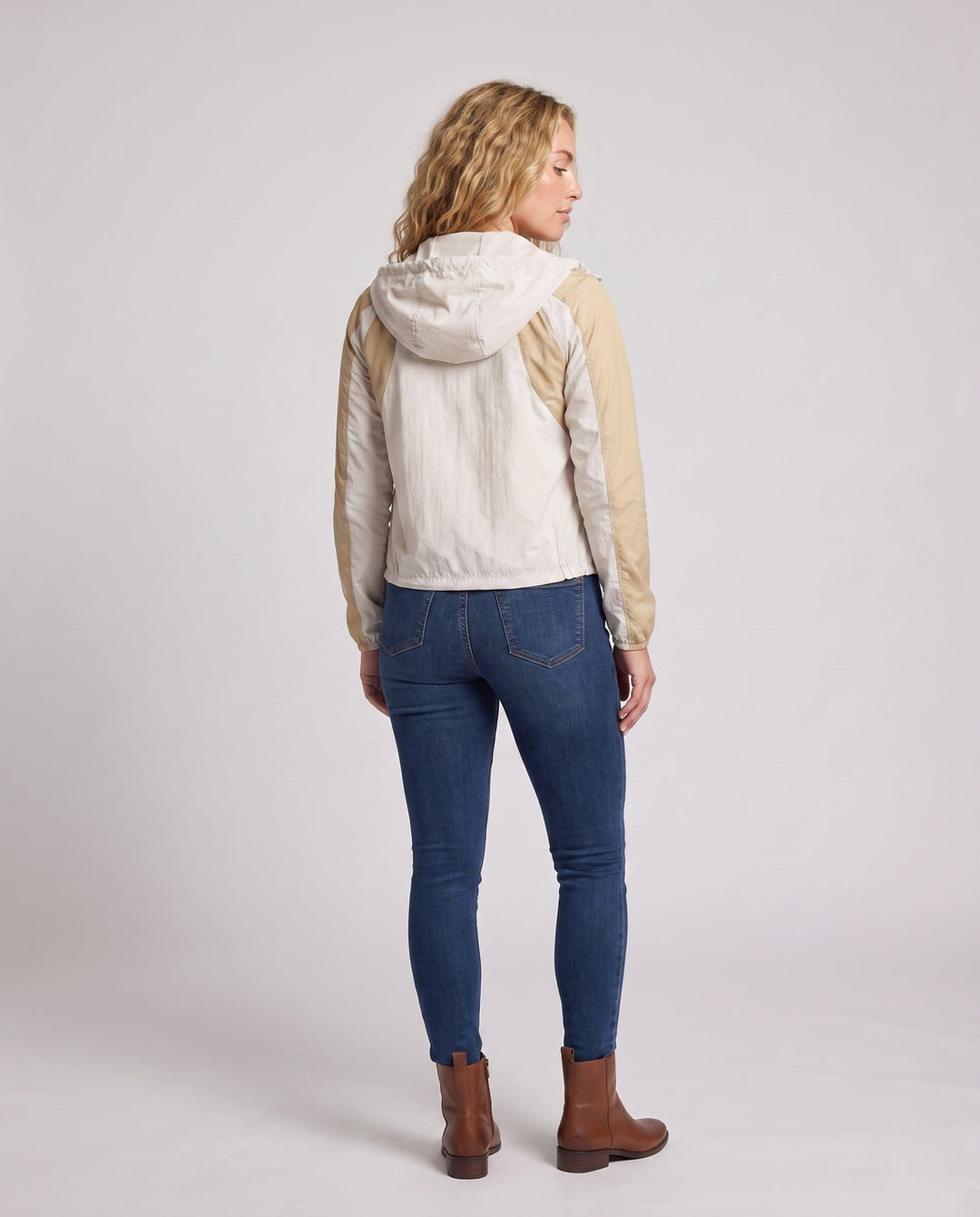 Dam funktionell vindjacka med innovative huva design