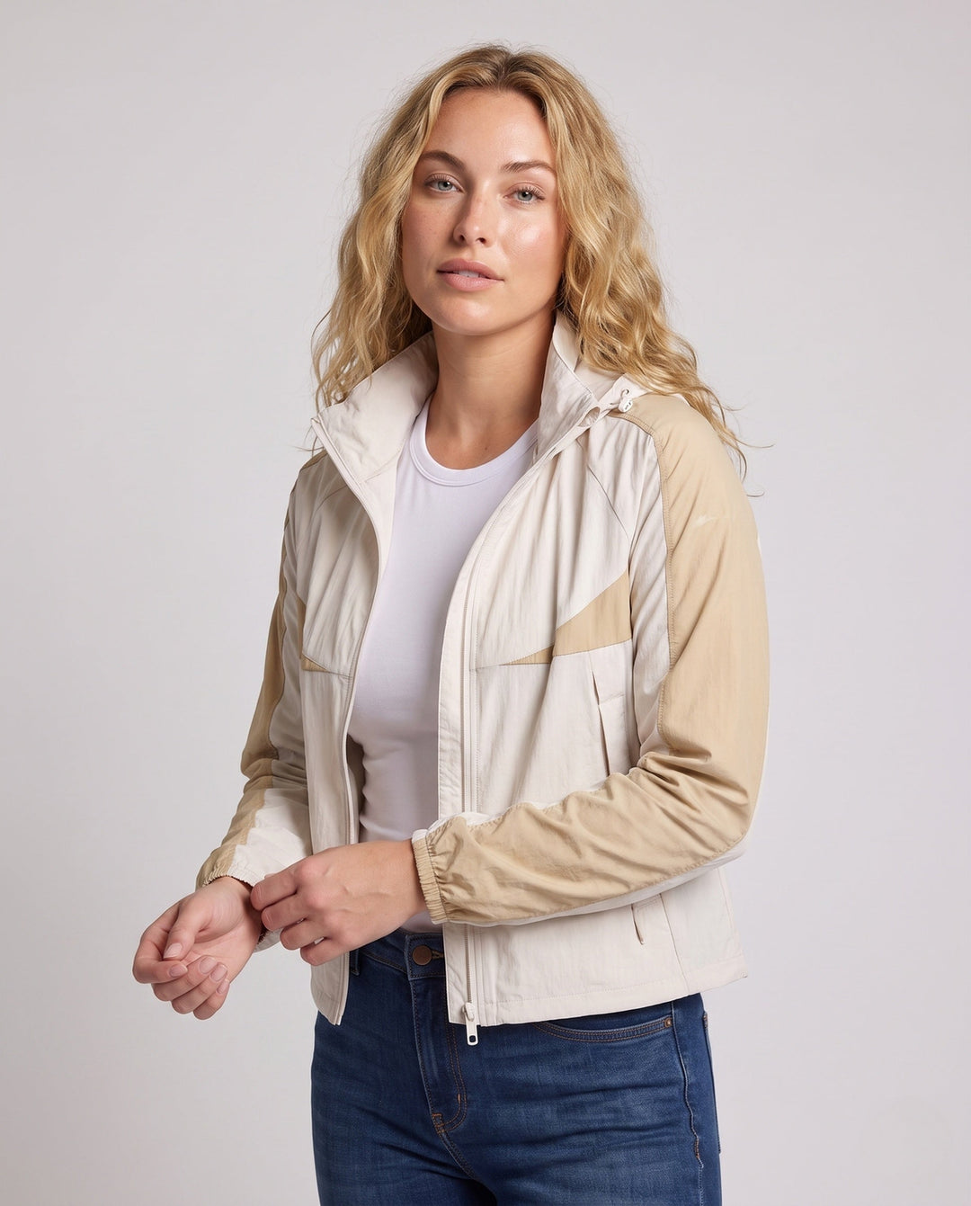 Dam funktionell vindjacka med innovative huva design