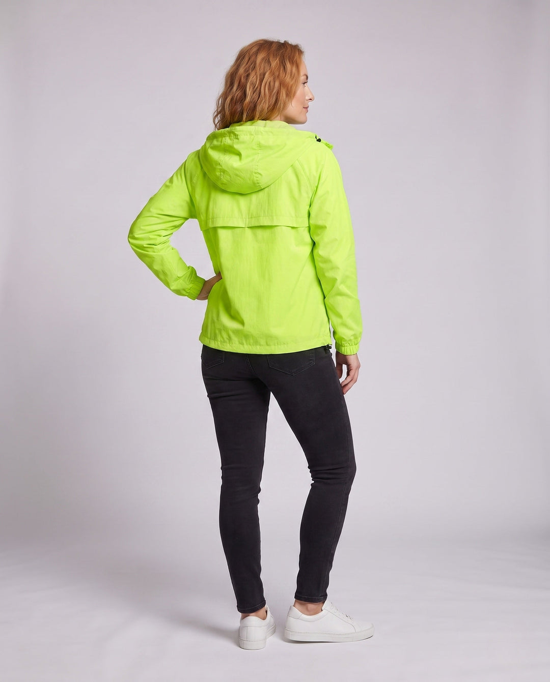 Dam Hög-Performance Vindjacka med Reflective Elements och Adjustable Huva Design