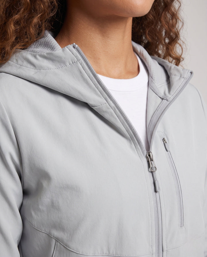 Dam lätt outdoorjacka med praktisk huva design