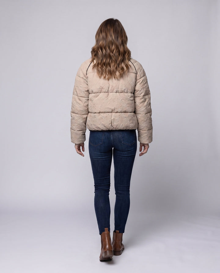 Dam Kort Quiltad Vadderad Jacka med Hög Standing Krage, Textured Structure, och Dekorativ Drawstrings