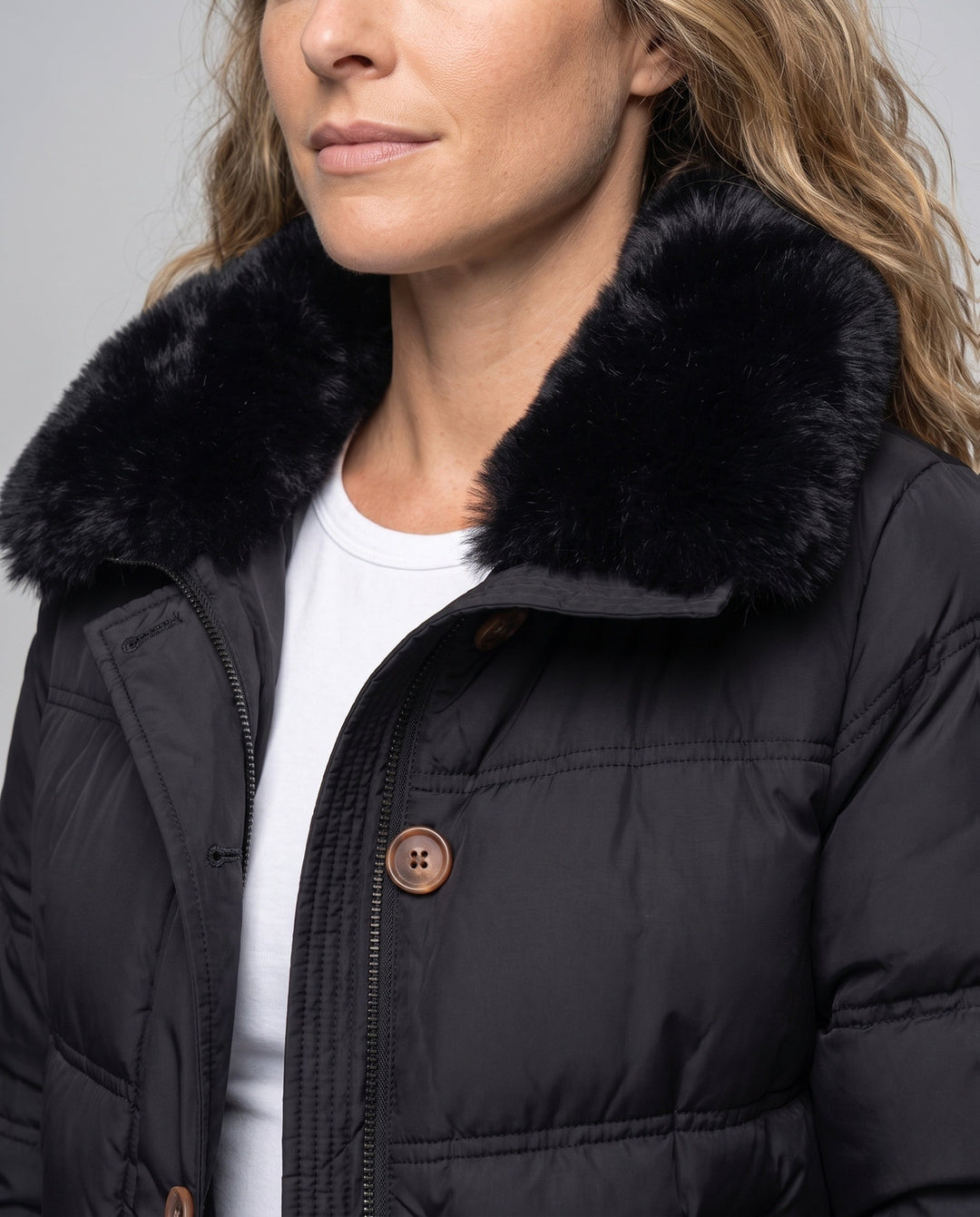 Dam Kort Boxig Quiltad Jacka med Avtagbar Faux Fur Kant, Hög Krage, och Dold Tryckknapp Knapp och Dragkedja