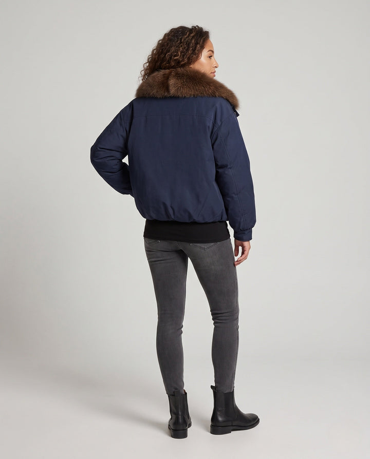 Dam Kort Quiltad Jacka med Voluminous Fur Krage, Zippered Chest Ficka och Elastic Muddar