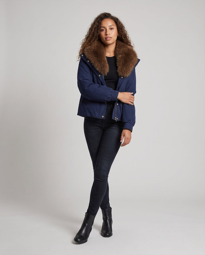 Dam Kort Quiltad Jacka med Voluminous Fur Krage, Zippered Chest Ficka och Elastic Muddar