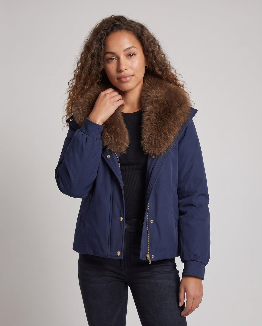 Dam Kort Quiltad Jacka med Voluminous Fur Krage, Zippered Chest Ficka och Elastic Muddar