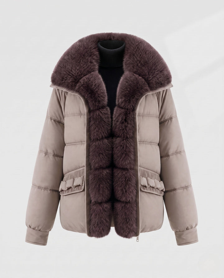 Dam Kort Quiltad Jacka med Voluminous Faux Fur Krage och Dekorativ Ruffle Fickor