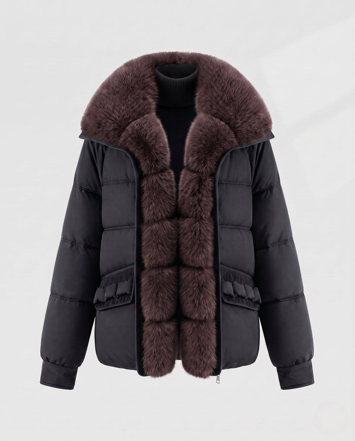 Dam Kort Quiltad Jacka med Voluminous Faux Fur Krage och Dekorativ Ruffle Fickor