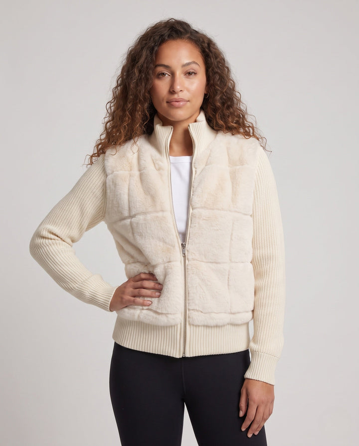 Dam Kort Kofta med Contrasting Faux Fur Front, Dragkedja och Hög Stå Krage