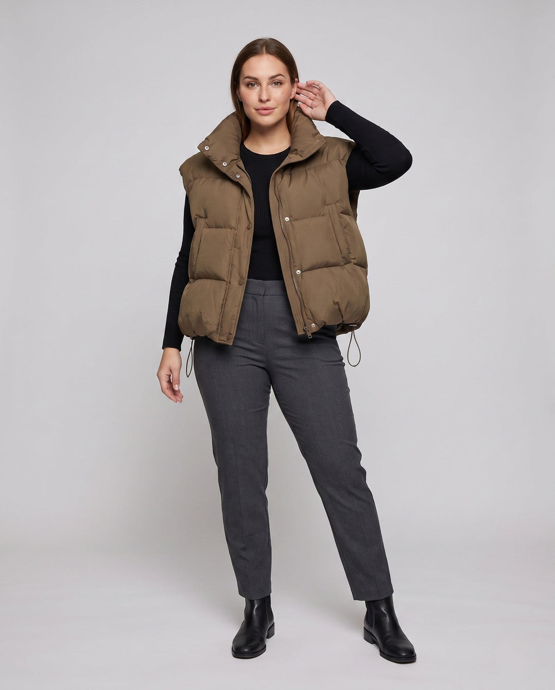 Dam Kort Vadderad Sleeveless Puffer Väst med Extra Hög Standing Krage och Drawstring Nederkant