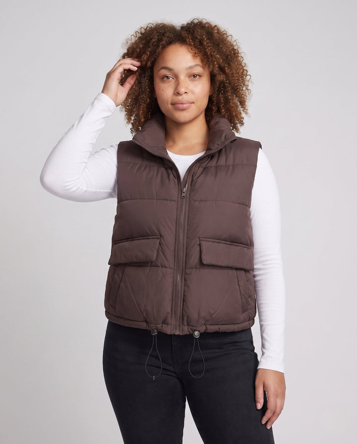 Dam Kort Vadderad Quiltad Väst med Hög Stå Krage, Two Patch Lock Fickor och Justerbar Drawstring Nederkant