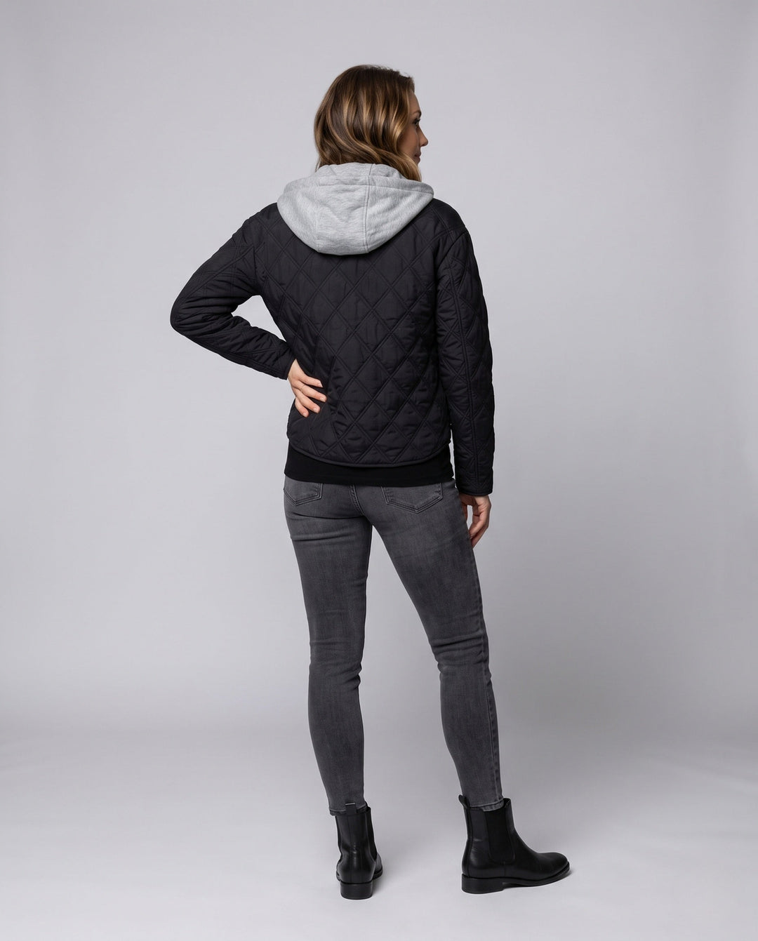 Dam Kort Quiltad Blouson med Fine Diamant Quilting, Huva Foder, och Värmande Termisk Padding.