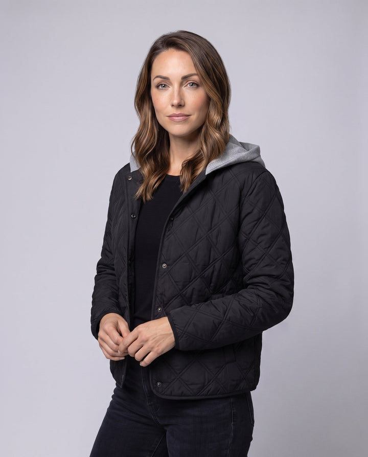 Dam Kort Quiltad Blouson med Fine Diamant Quilting, Huva Foder, och Värmande Termisk Padding.