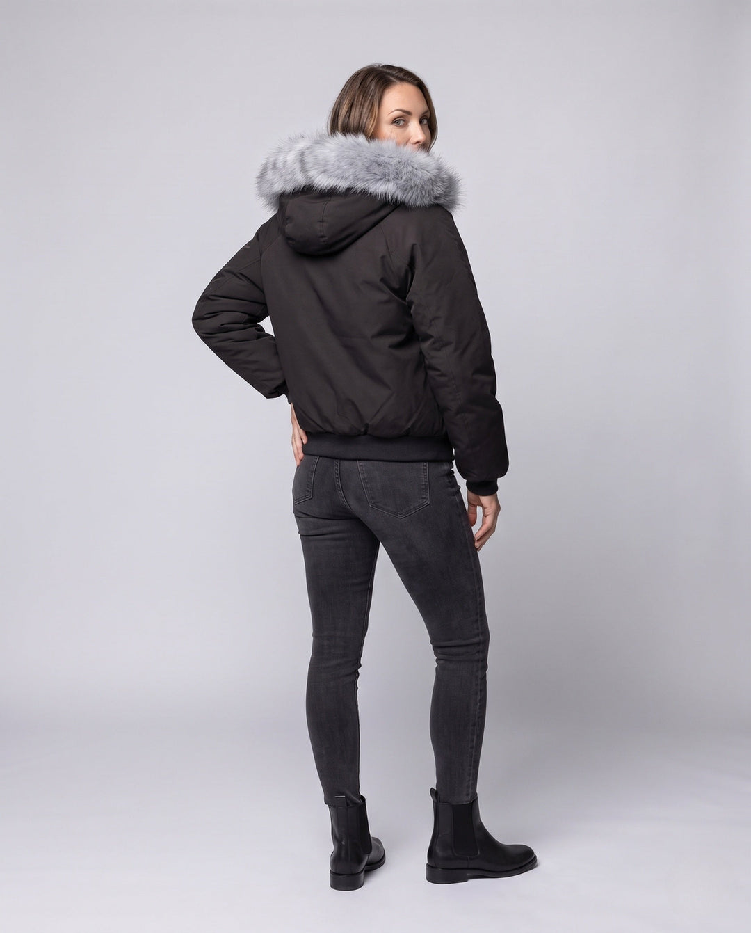 Dam Kort Quiltad Stad Bomber med Voluminous Huva, Drawstring, och Vindtät Termisk Foder