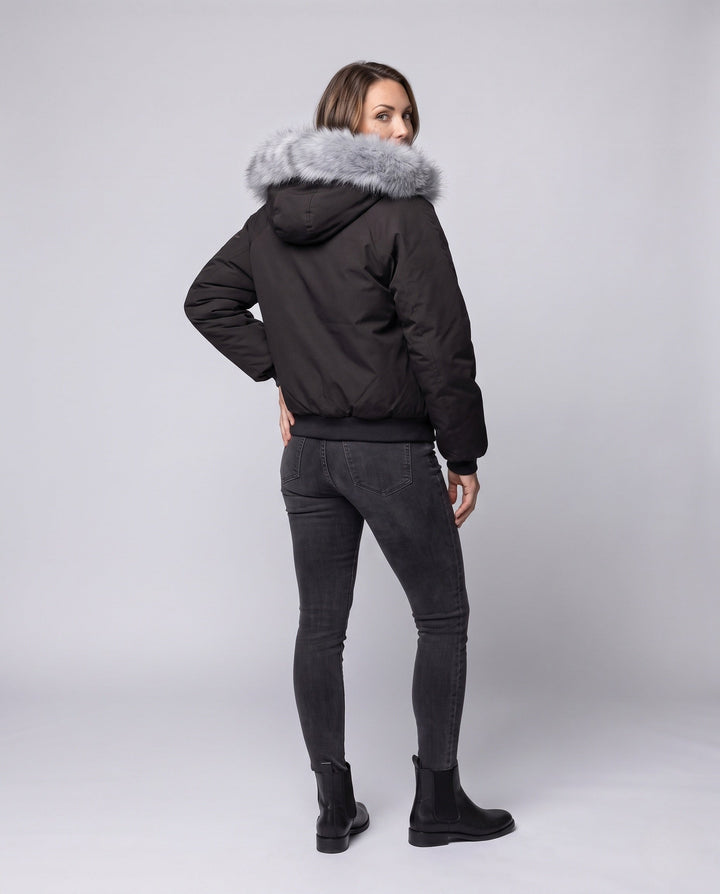Dam Kort Quiltad Stad Bomber med Voluminous Huva, Drawstring, och Vindtät Termisk Foder