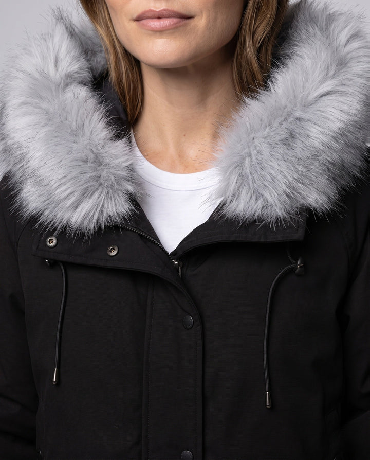 Dam Kort Quiltad Stad Bomber med Voluminous Huva, Drawstring, och Vindtät Termisk Foder