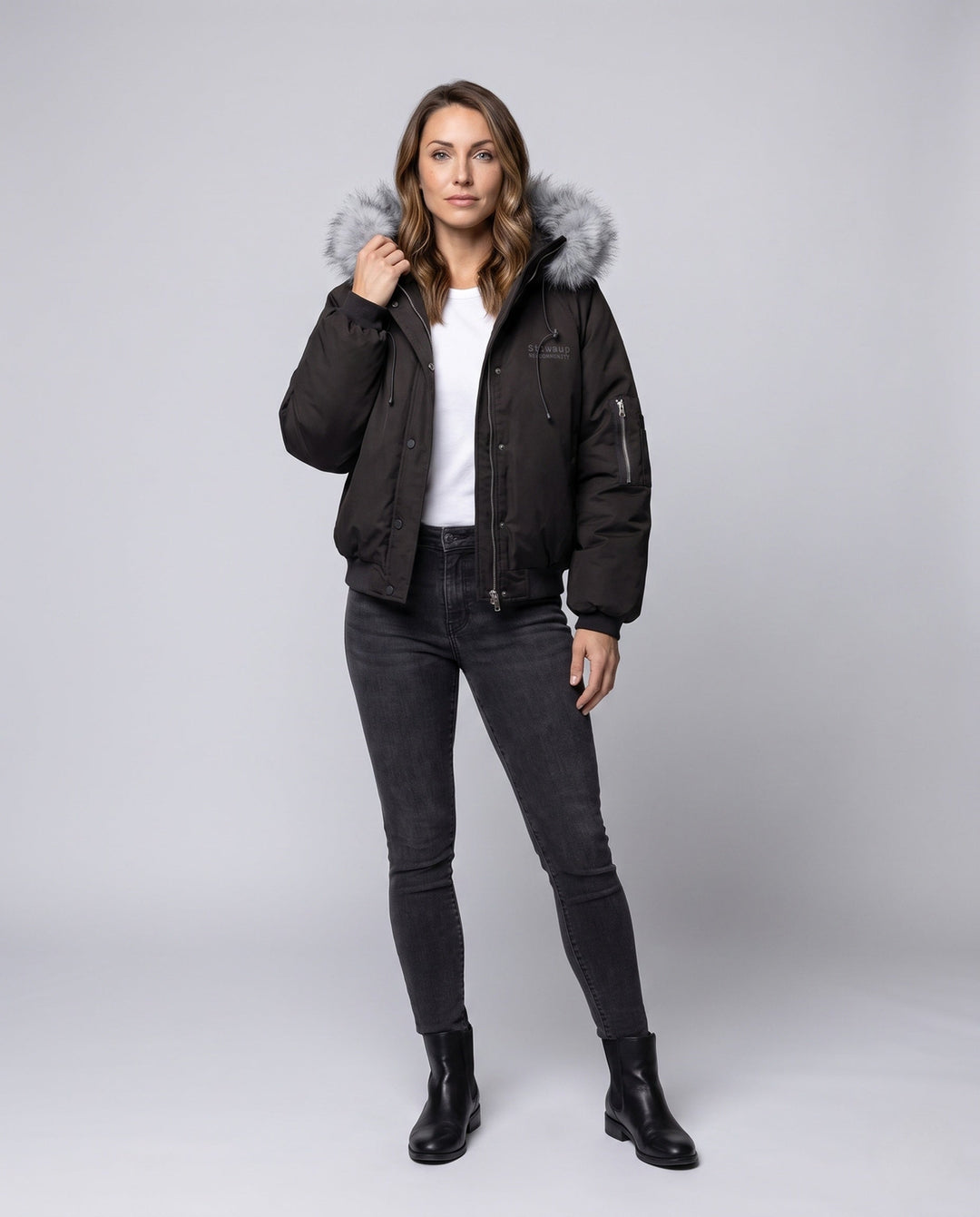 Dam Kort Quiltad Stad Bomber med Voluminous Huva, Drawstring, och Vindtät Termisk Foder