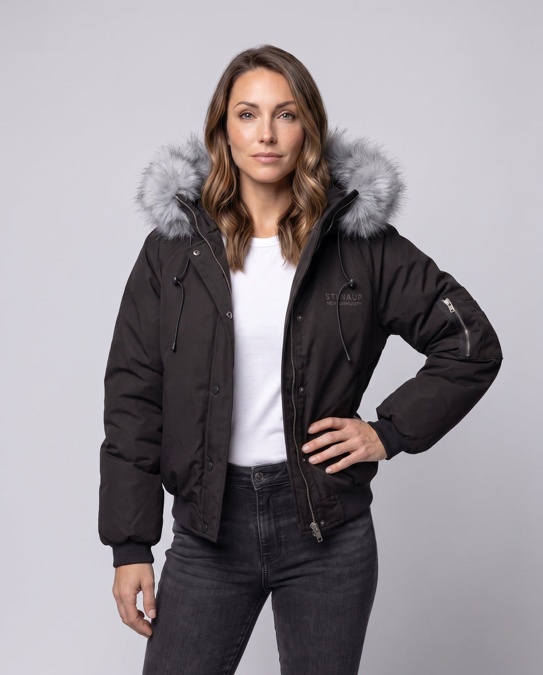 Dam Kort Quiltad Stad Bomber med Voluminous Huva, Drawstring, och Vindtät Termisk Foder