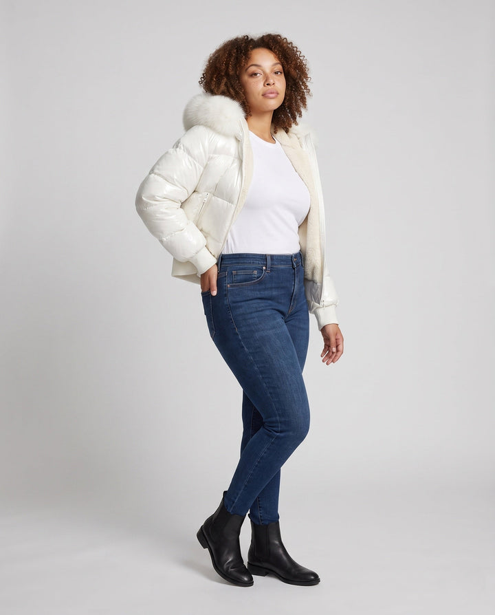 Dam Kort Shiny Pufferjacka med Oversized Konstpäls Huva och Teddy Foder