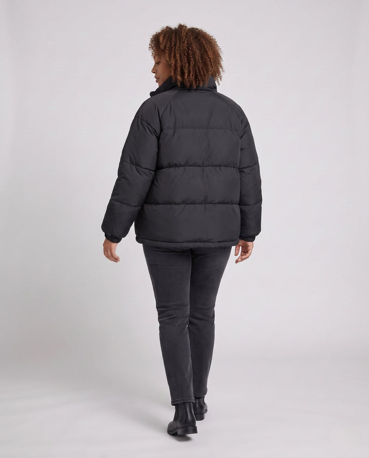 Dam Kort Shiny Boxig Puffer med A Hög Stå Krage och Voluminous Ärmar
