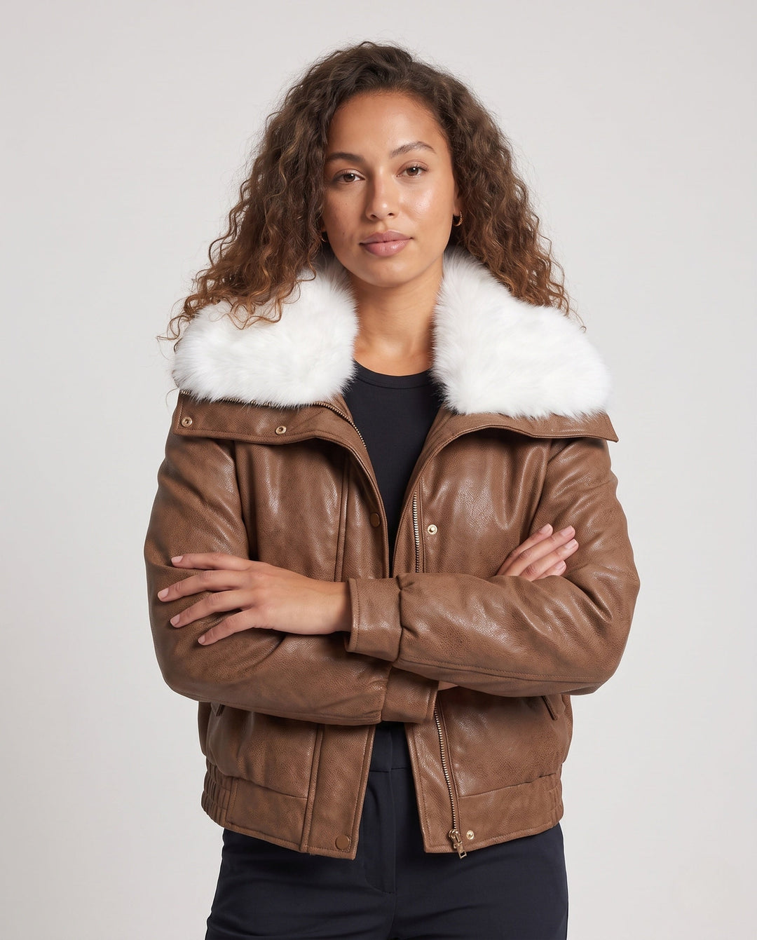 Dam Kort Lambskin Imitation Aviatorjacka med Voluminous Faux Fur Krage