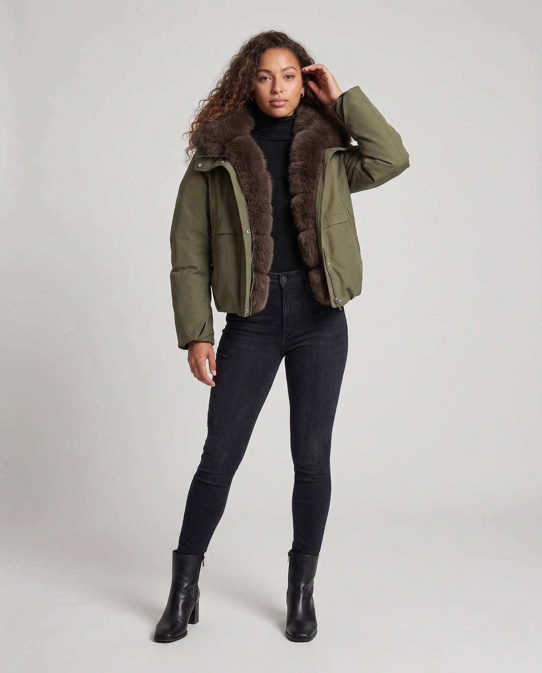 Dam Kort Parka med Voluminous Faux Fur Krage, Vadderad Termisk Foder, och Dold Tryckknapp Knäppning