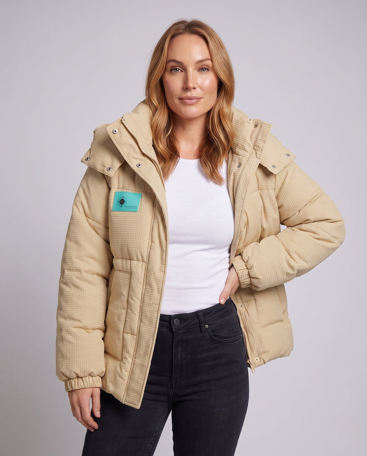 Dam Kort Thermo Puffer med Structured Micro-Check Quilting och Ergonomisk Huva Krage
