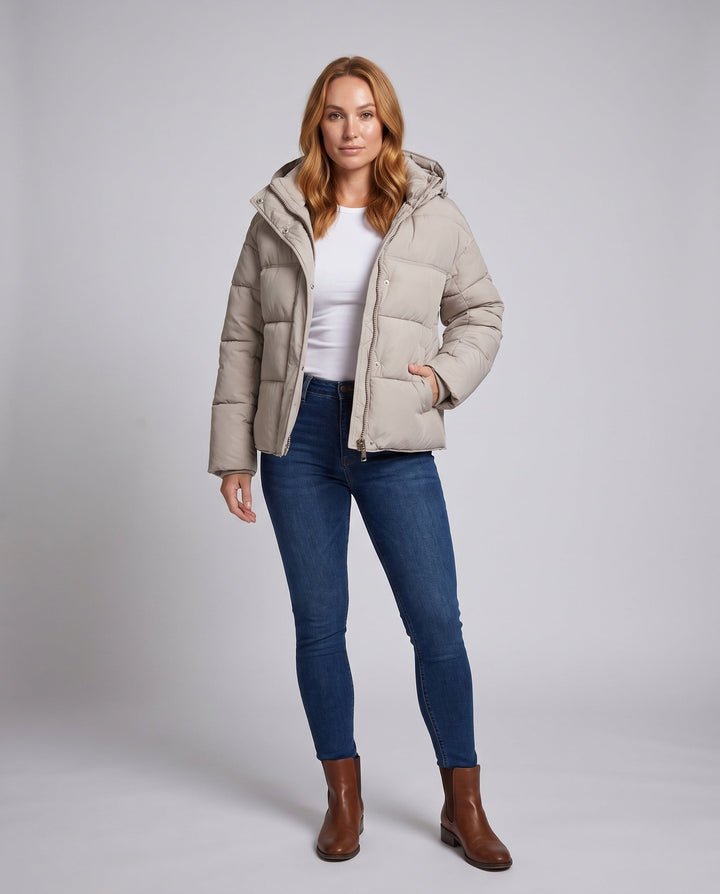 Dam Kort Ultra-Lätt Stad Puffer med Ergonomisk Huva, Two-Way Dragkedja och Dold Side Fickor