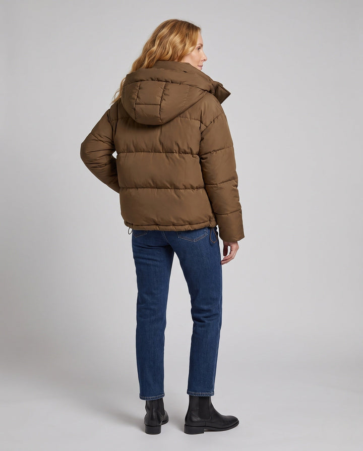 Dam Shorter Voluminous Vadderad Jacka med Overlapping Stå Krage och Stora Lock Patch Fickor