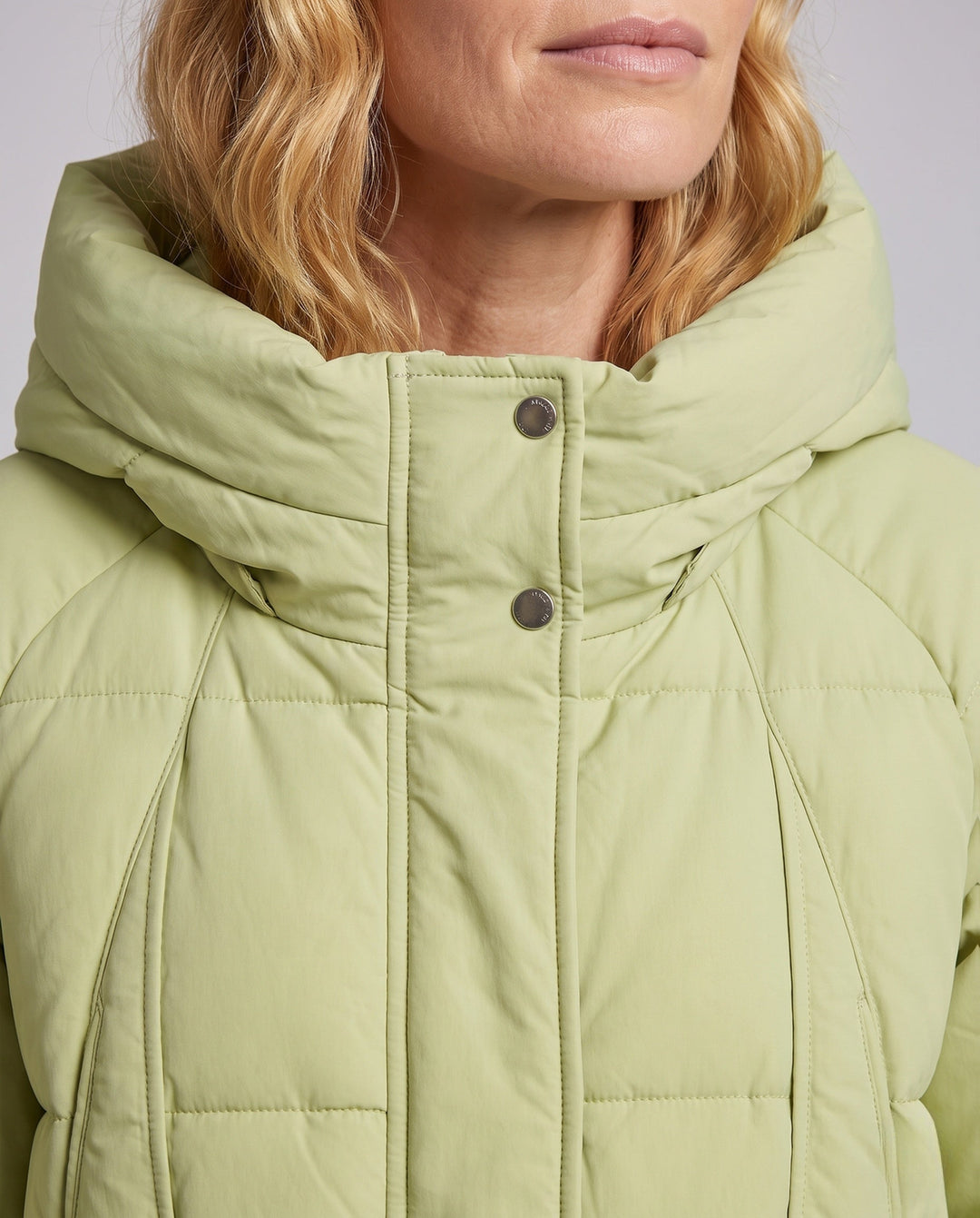 Dam Nano Kort Voluminous Thermo Blouse med Hög-Closing Stå Krage och Multifunctional Lock Fickor