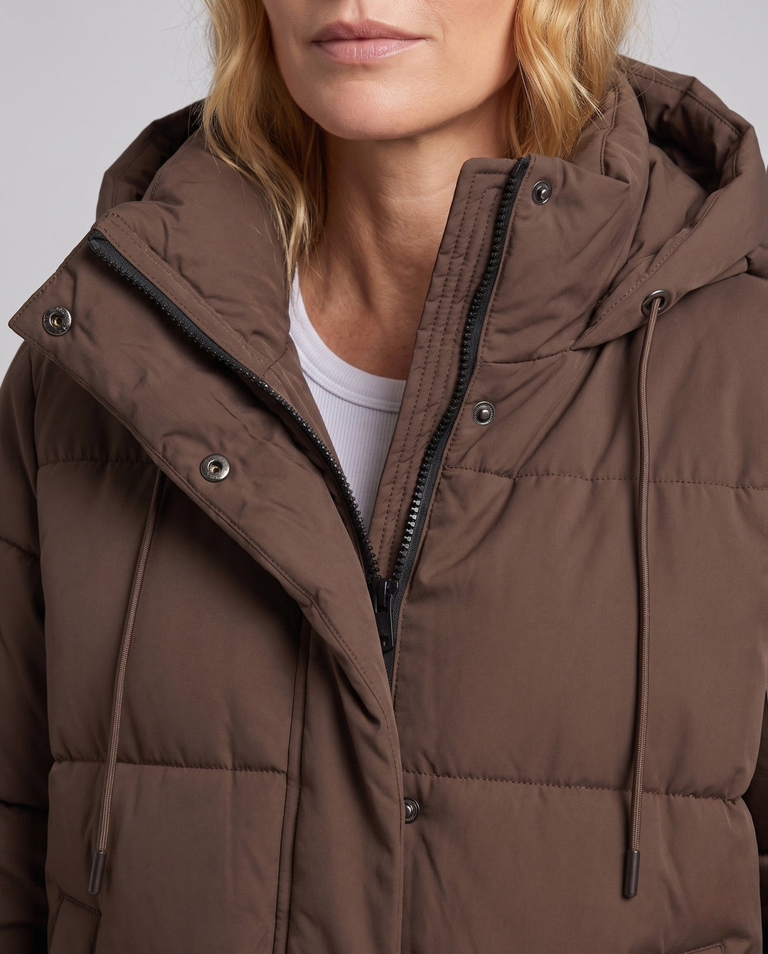 Dam Kort Vattenavvisande Vadderad Parka med Huva, Integrated Thumbholes, och Dold Dragkedja Fickor