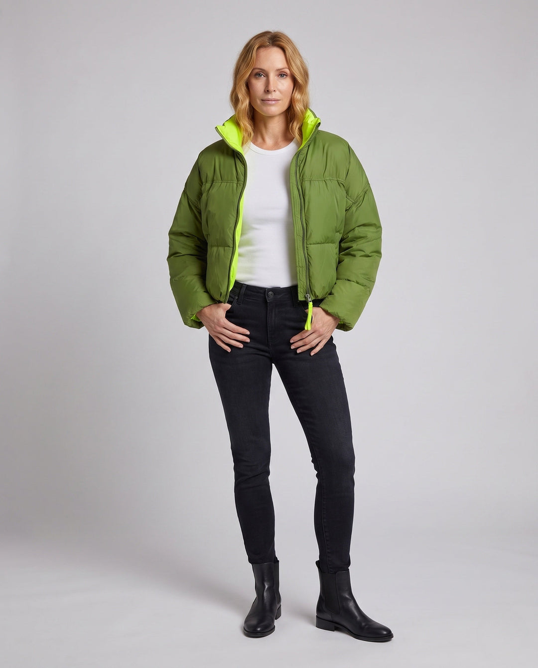 Dam Kort Vadderad Boxig Puffer med Two-Layer Stå Krage och Dold Dragkedja Knäppning