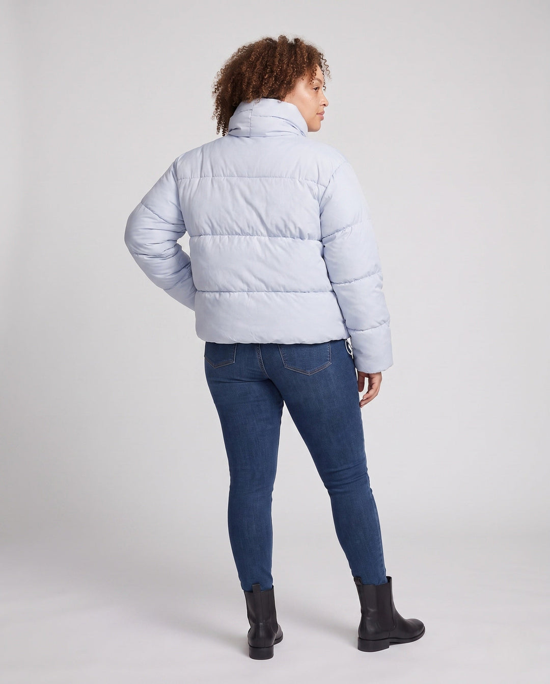 Dam Kort Vadderad Puffer med Integrated Shawl Krage och Voluminous Ärmar