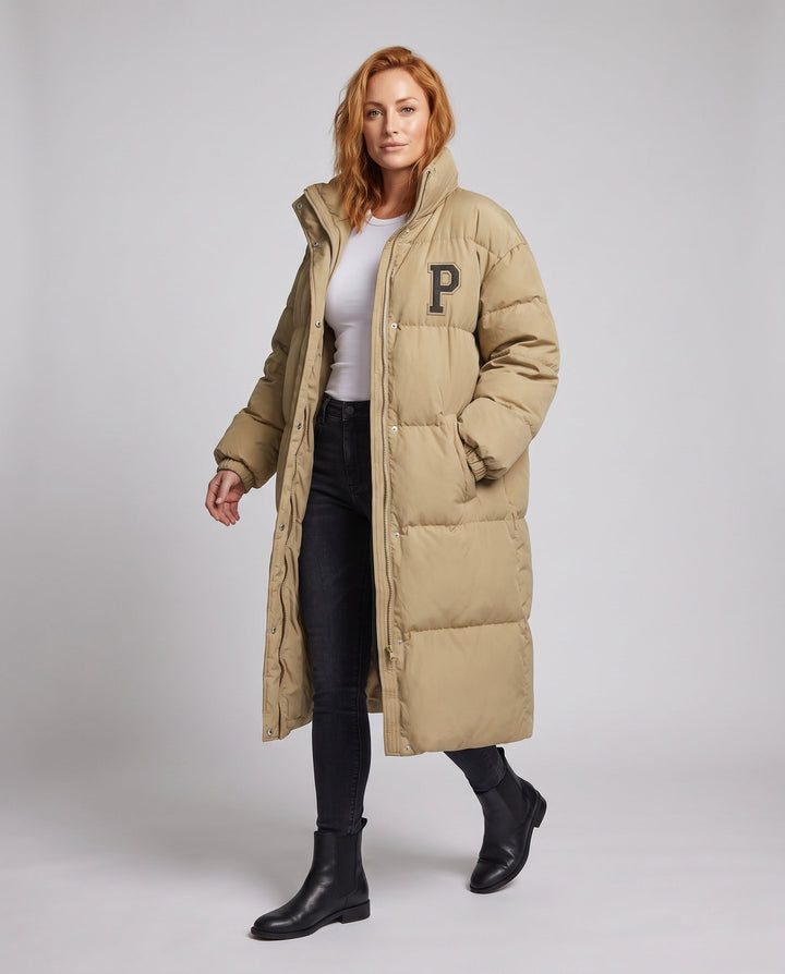 Dam Longer Boxig Thermo Puffer med Hög Stå Krage, College Patch, och Noise-Reducing Outer Shell