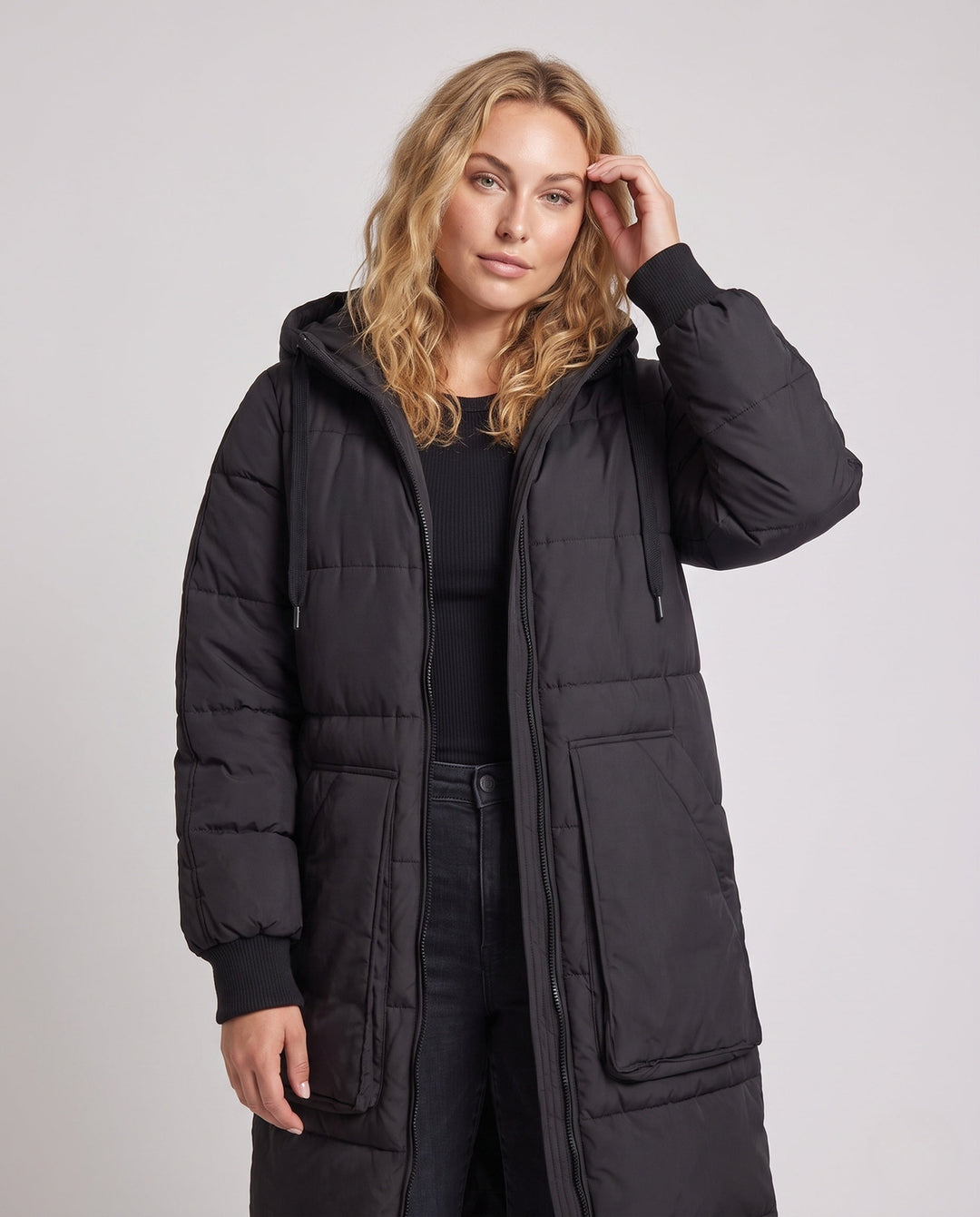 Dam Longer Vadderad med Huva Kappa med Oversize Patch Fickor, Elastic Muddar, och Dold Two-Way Dragkedja