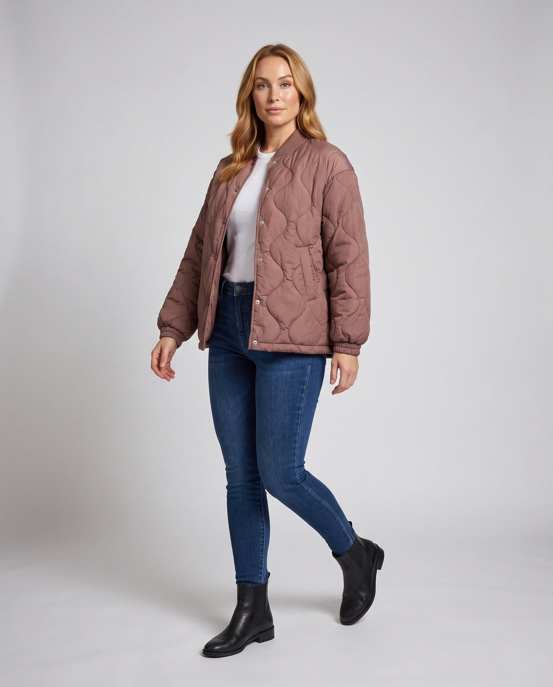 Dam Lätt Quiltad Kort Jacka med Cloud Quilt och Tryckknapp Knapp Knäppning