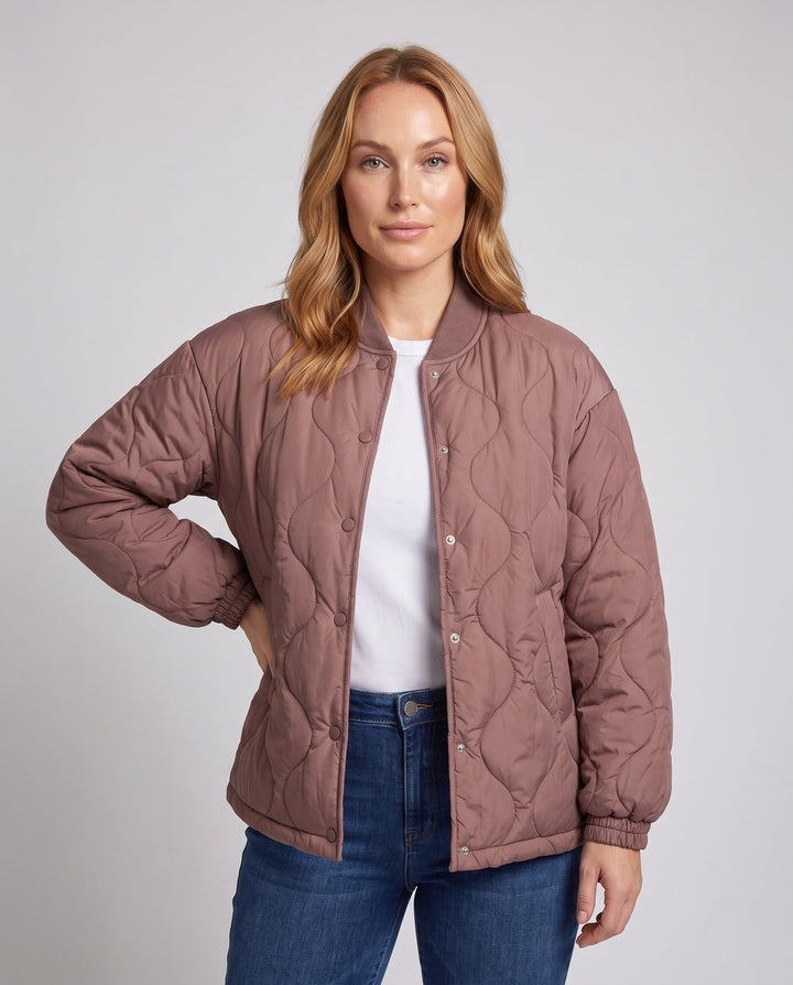 Dam Lätt Quiltad Kort Jacka med Cloud Quilt och Tryckknapp Knapp Knäppning