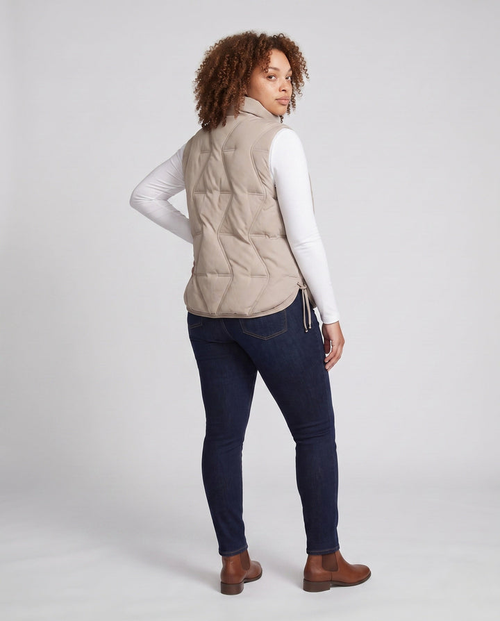 Dam Lätt Vadderad Outdoor Quiltad Väst med Asymmetric Front Panel och Side Drawstring
