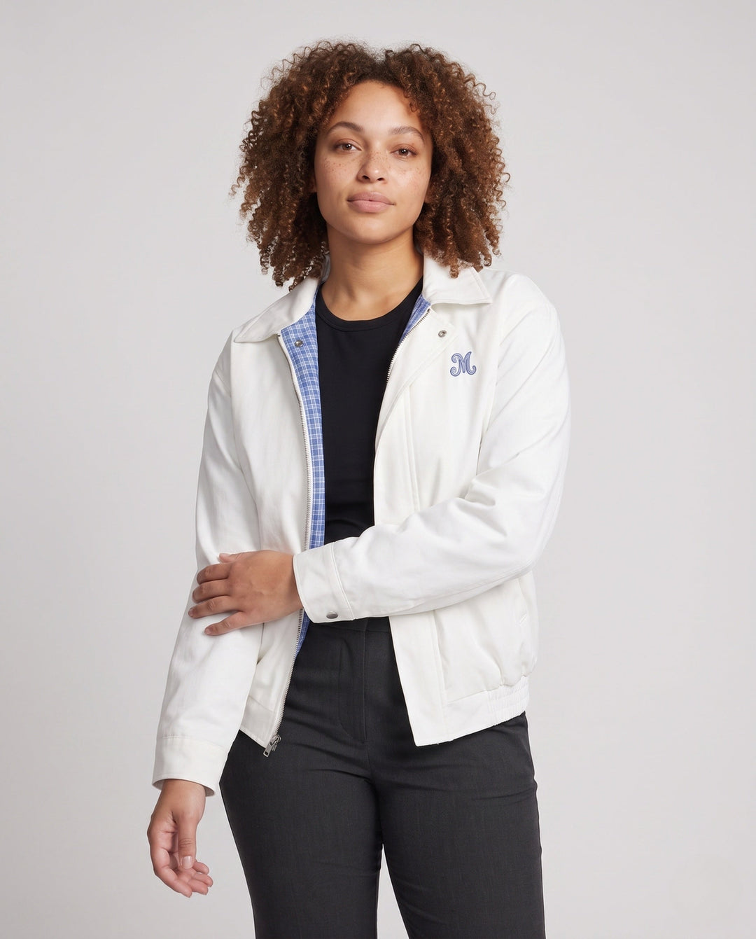 Dam Lätt Vindtät Blouson Jacka med Checked Foder, Elastic Nederkant, och Subtle Logo Embroidery