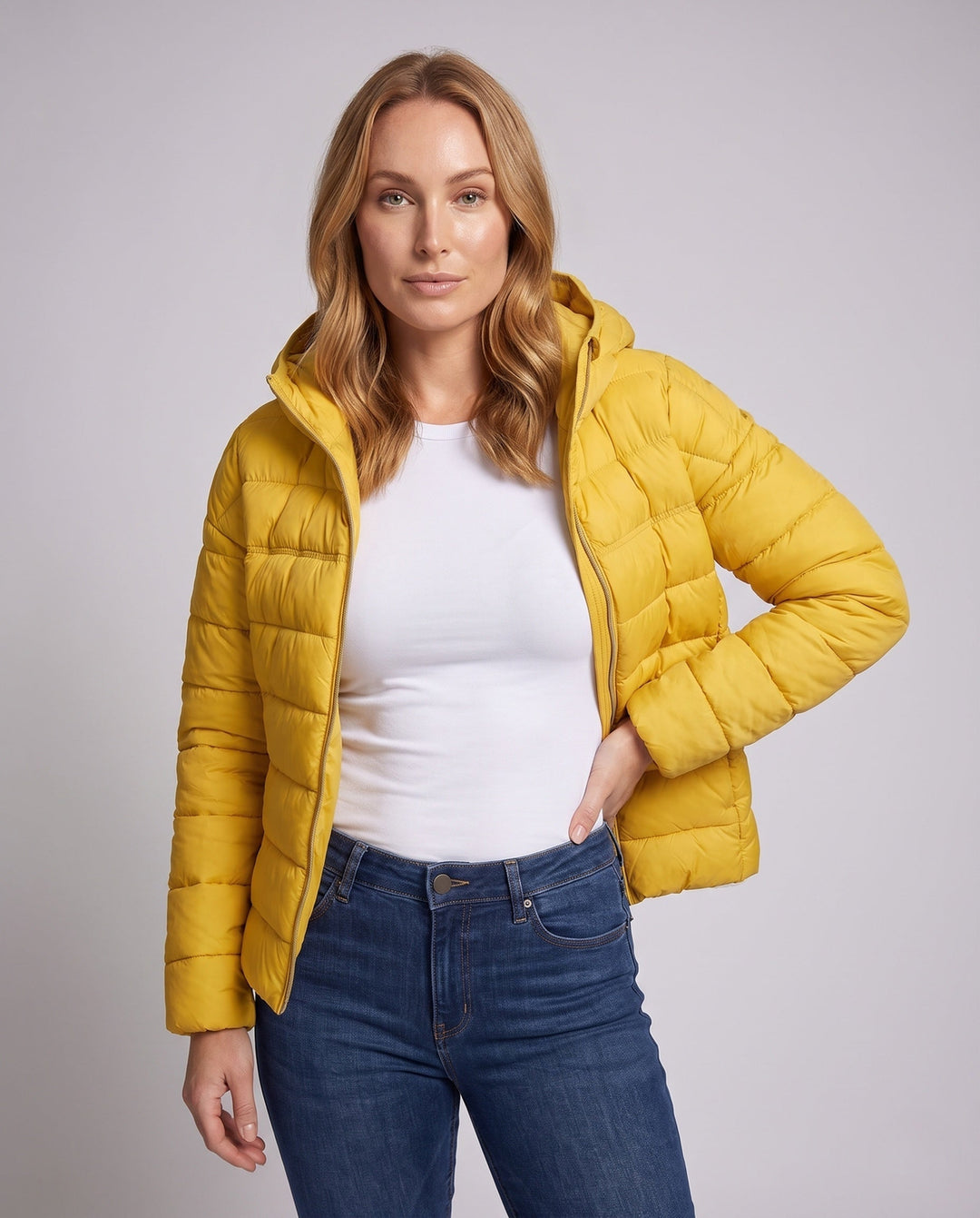 Dam Minimalistisk Kort Thermo Quiltad Jacka med Ergonomisk Huva, Tailored Seam Design och Vindtät Outer Shell