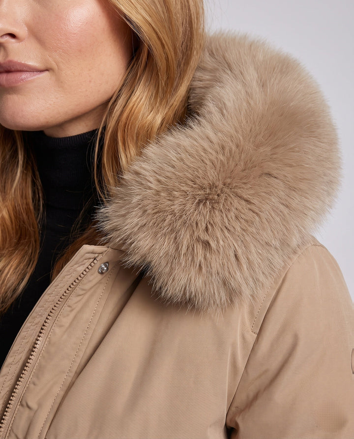 Dam Mid-Length Thermoparka med Voluminous Faux Fur Krage, Teddy Inner Foder, och Funktionell Lock Fickor