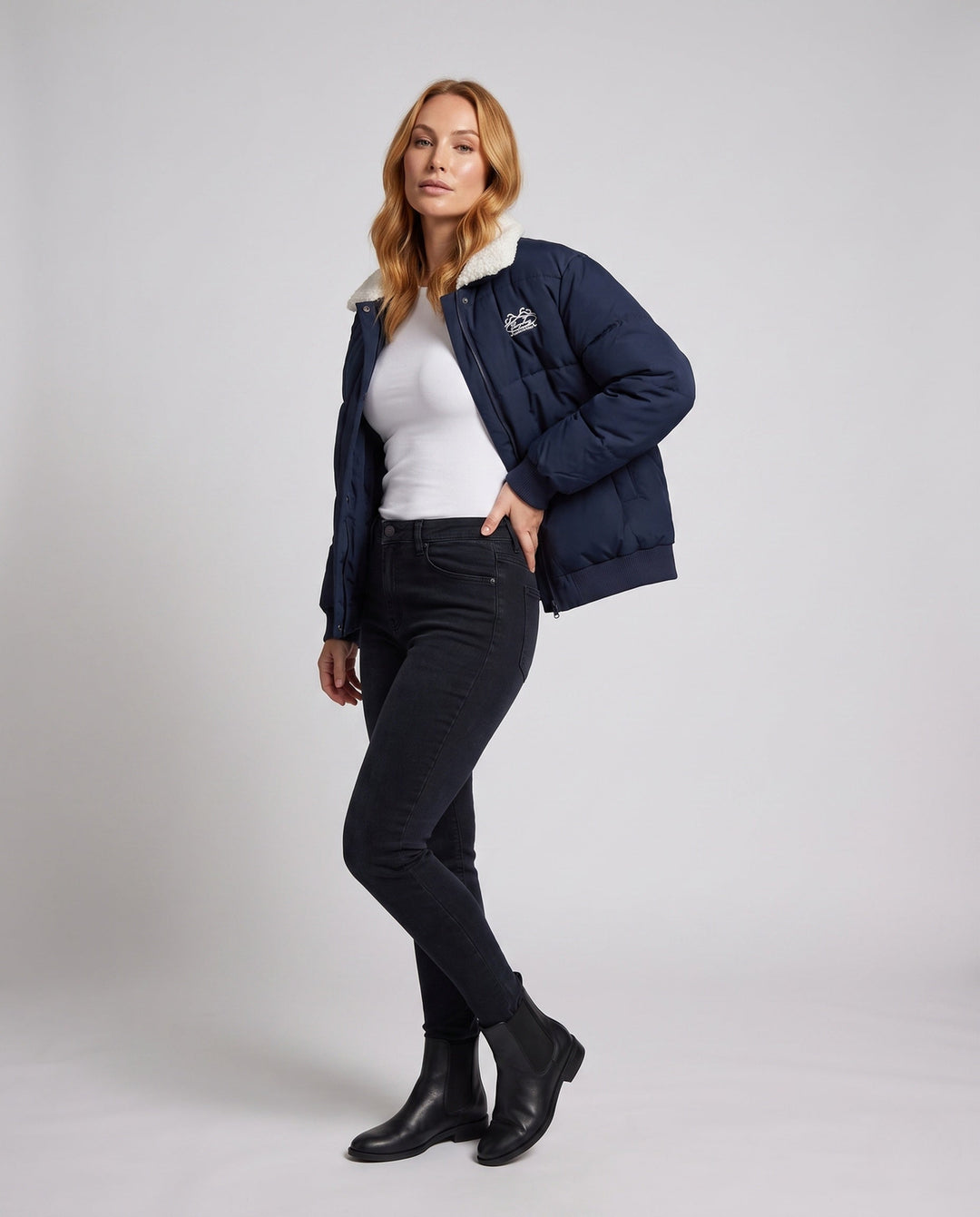 Dam Urban Boxig Puffer med Sherpa Shawl Krage, Quiltad Square Design och Elastic Ribbed Muddar