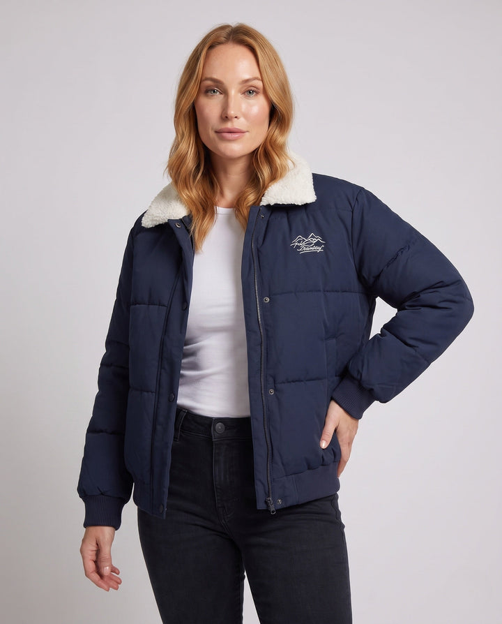 Dam Urban Boxig Puffer med Sherpa Shawl Krage, Quiltad Square Design och Elastic Ribbed Muddar